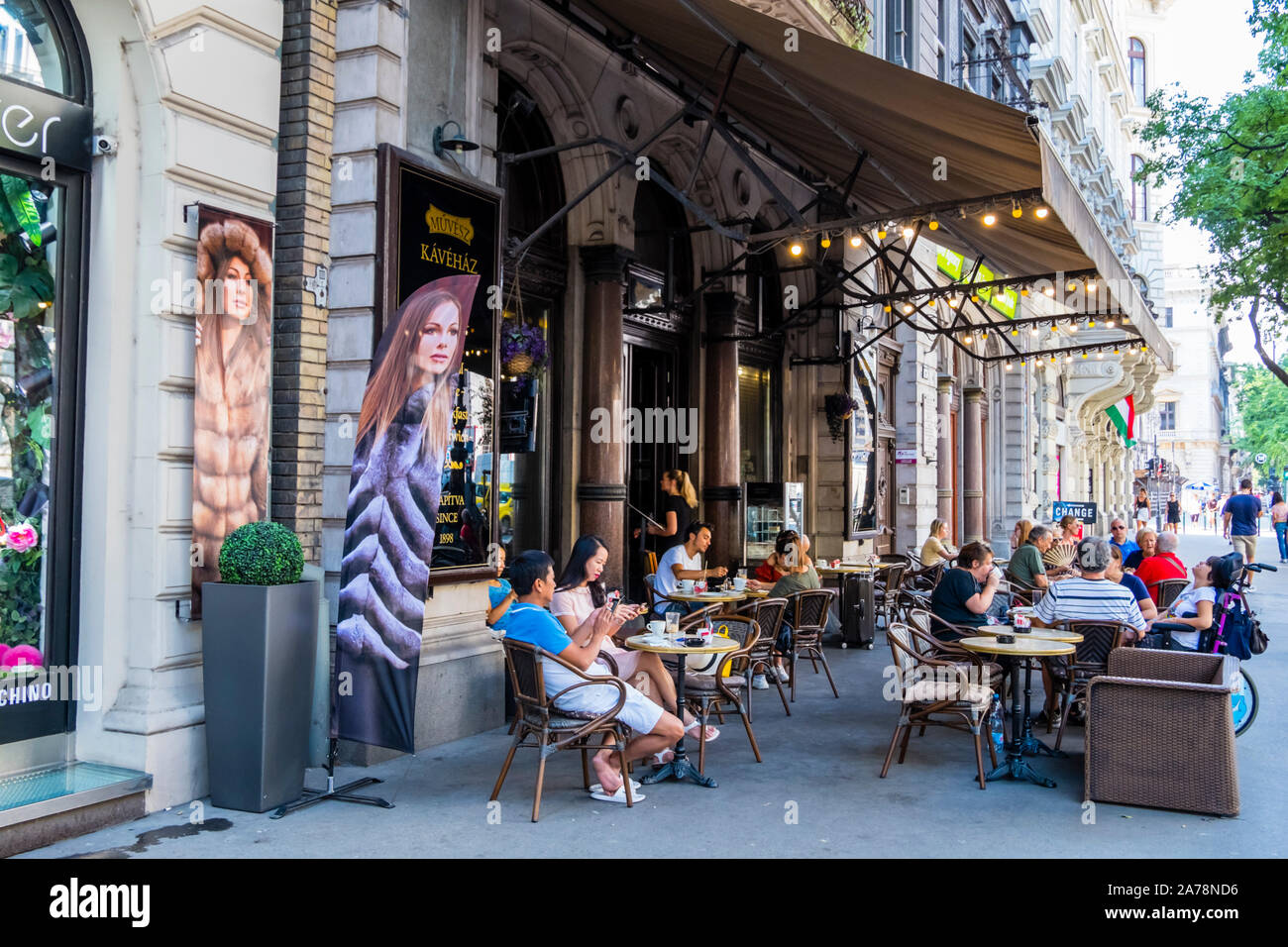 Cafe, Andrassy Utca, Budapest, Ungheria Foto Stock