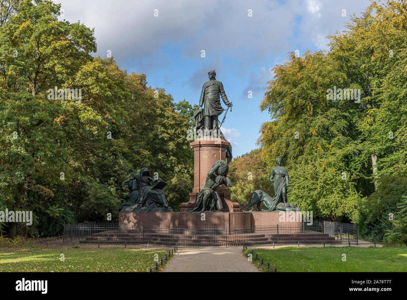 Vista frontale del Bismarck Memorial nel parco di Tiergarten di Berlino, Germania Foto Stock