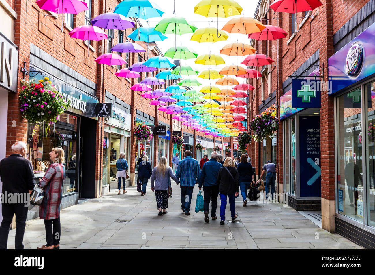 Ombrello Street presso il principe vescovi, Durham City Centre, Principe Vescovi Shopping Centre, ombrelli, ombrello, Durham, città, città, UK, esclusivi negozi, Foto Stock