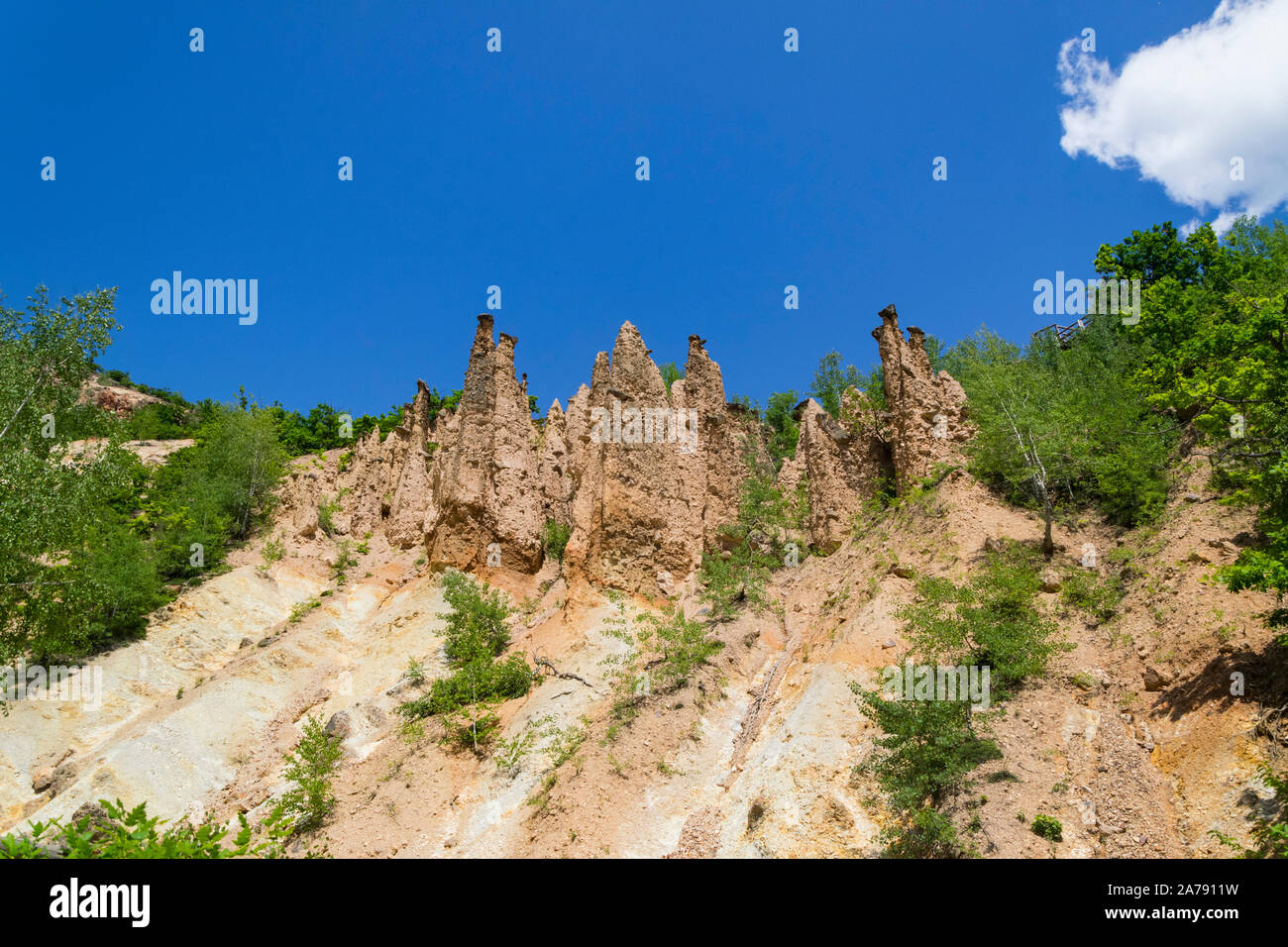 Struttura di roccia 'Djavolja Varos' fatta da una forte erosione (Devil's town) vicino Kursumlija sul sud della Serbia. È stato candidato per le nuove sette vaga naturale li Foto Stock