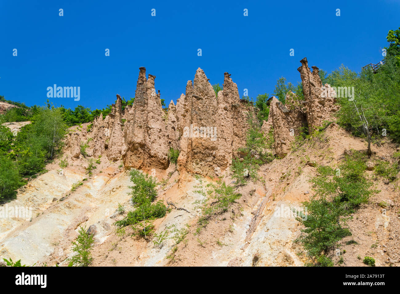 Struttura di roccia 'Djavolja Varos' fatta da una forte erosione (Devil's town) vicino Kursumlija sul sud della Serbia. È stato candidato per le nuove sette vaga naturale li Foto Stock