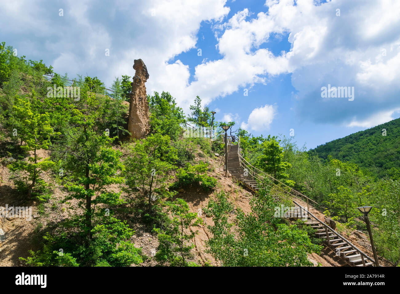 Struttura di roccia 'Djavolja Varos' fatta da una forte erosione (Devil's town) vicino Kursumlija sul sud della Serbia. È stato candidato per le nuove sette vaga naturale li Foto Stock