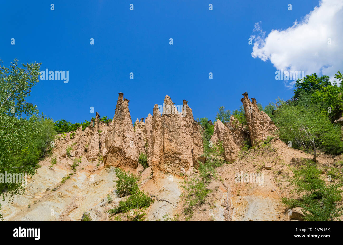 Struttura di roccia 'Djavolja Varos' fatta da una forte erosione (Devil's town) vicino Kursumlija sul sud della Serbia. È stato candidato per le nuove sette vaga naturale li Foto Stock