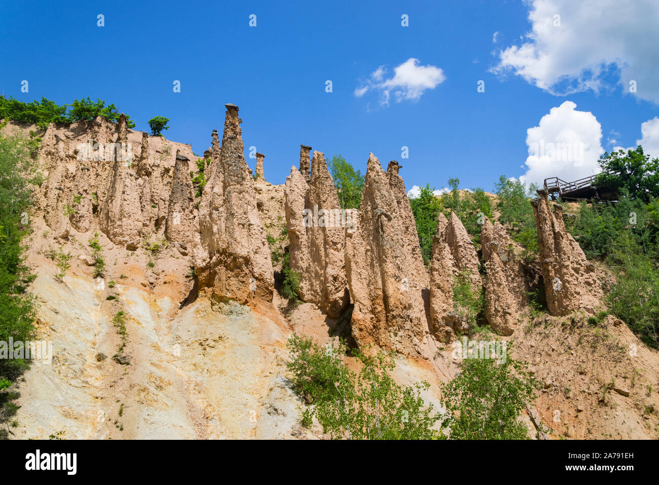 Struttura di roccia 'Djavolja Varos' fatta da una forte erosione (Devil's town) vicino Kursumlija sul sud della Serbia. È stato candidato per le nuove sette vaga naturale li Foto Stock