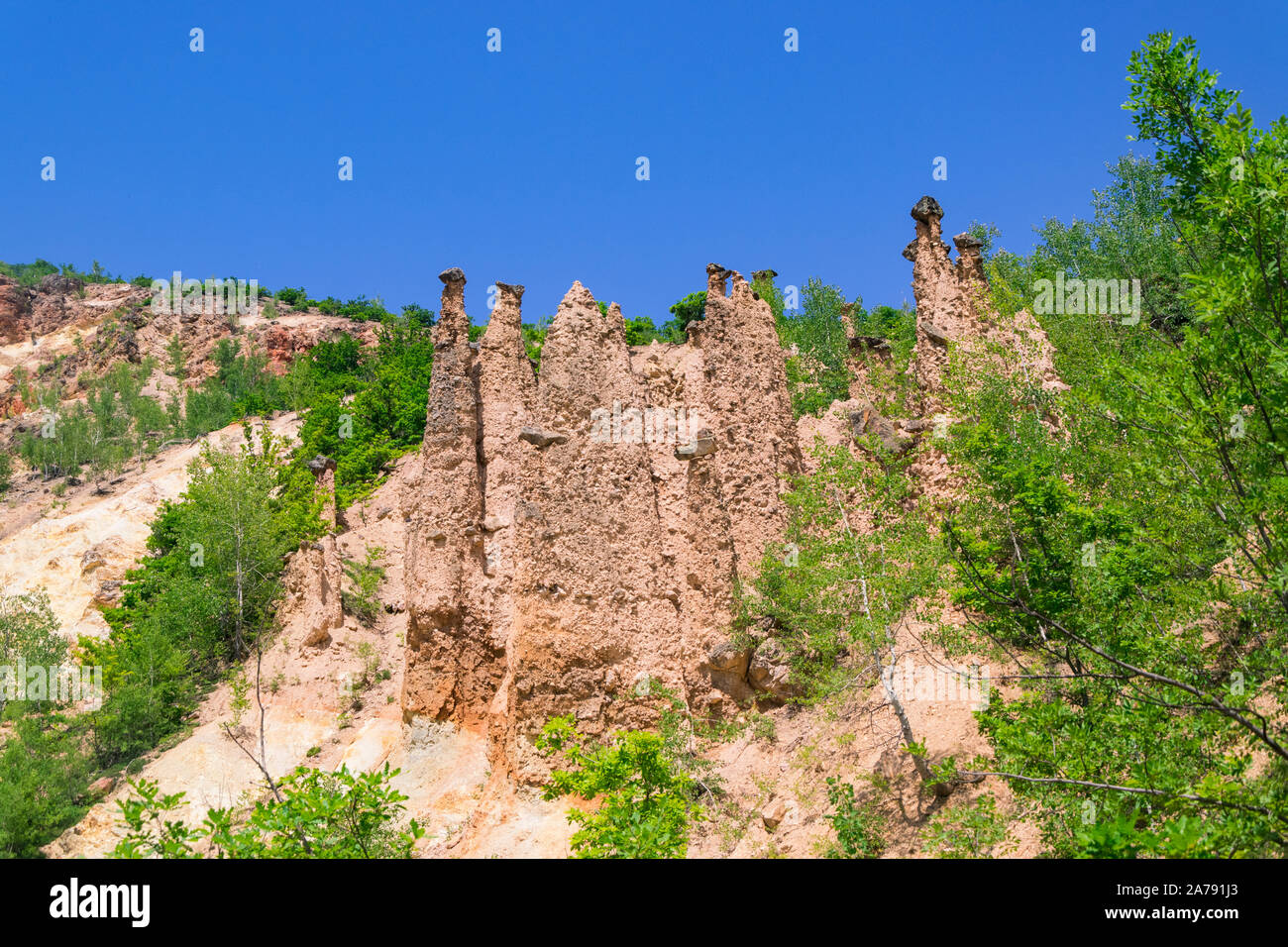 Struttura di roccia 'Djavolja Varos' fatta da una forte erosione (Devil's town) vicino Kursumlija sul sud della Serbia. È stato candidato per le nuove sette vaga naturale li Foto Stock