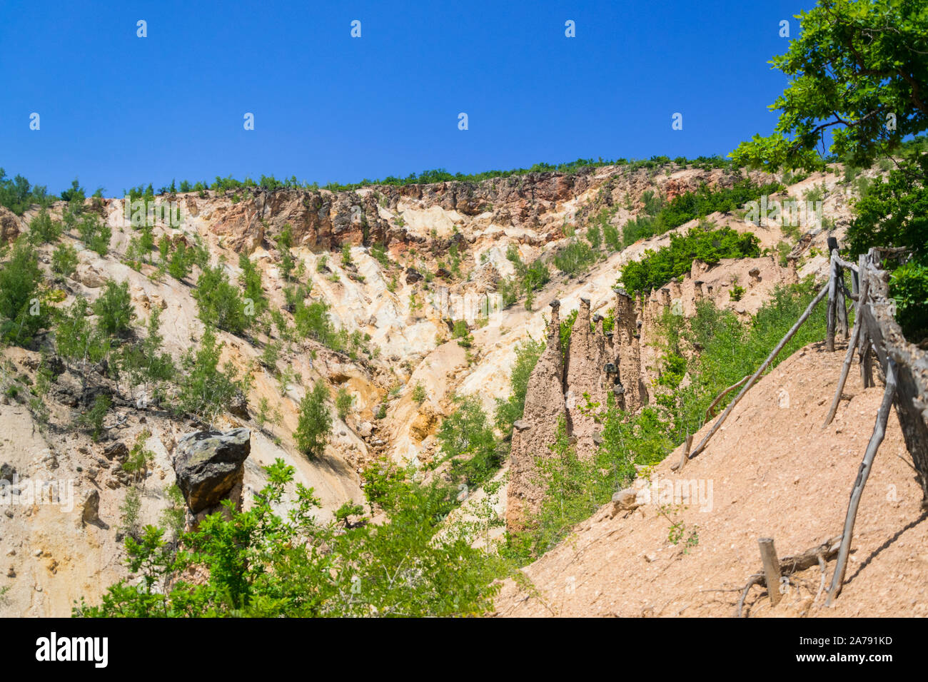 Struttura di roccia 'Djavolja Varos' fatta da una forte erosione (Devil's town) vicino Kursumlija sul sud della Serbia. È stato candidato per le nuove sette vaga naturale li Foto Stock