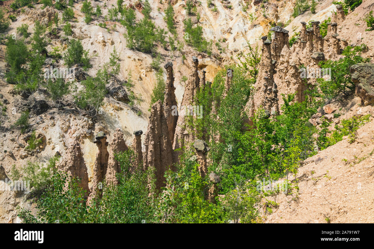 Struttura di roccia 'Djavolja Varos' fatta da una forte erosione (Devil's town) vicino Kursumlija sul sud della Serbia. È stato candidato per le nuove sette vaga naturale li Foto Stock