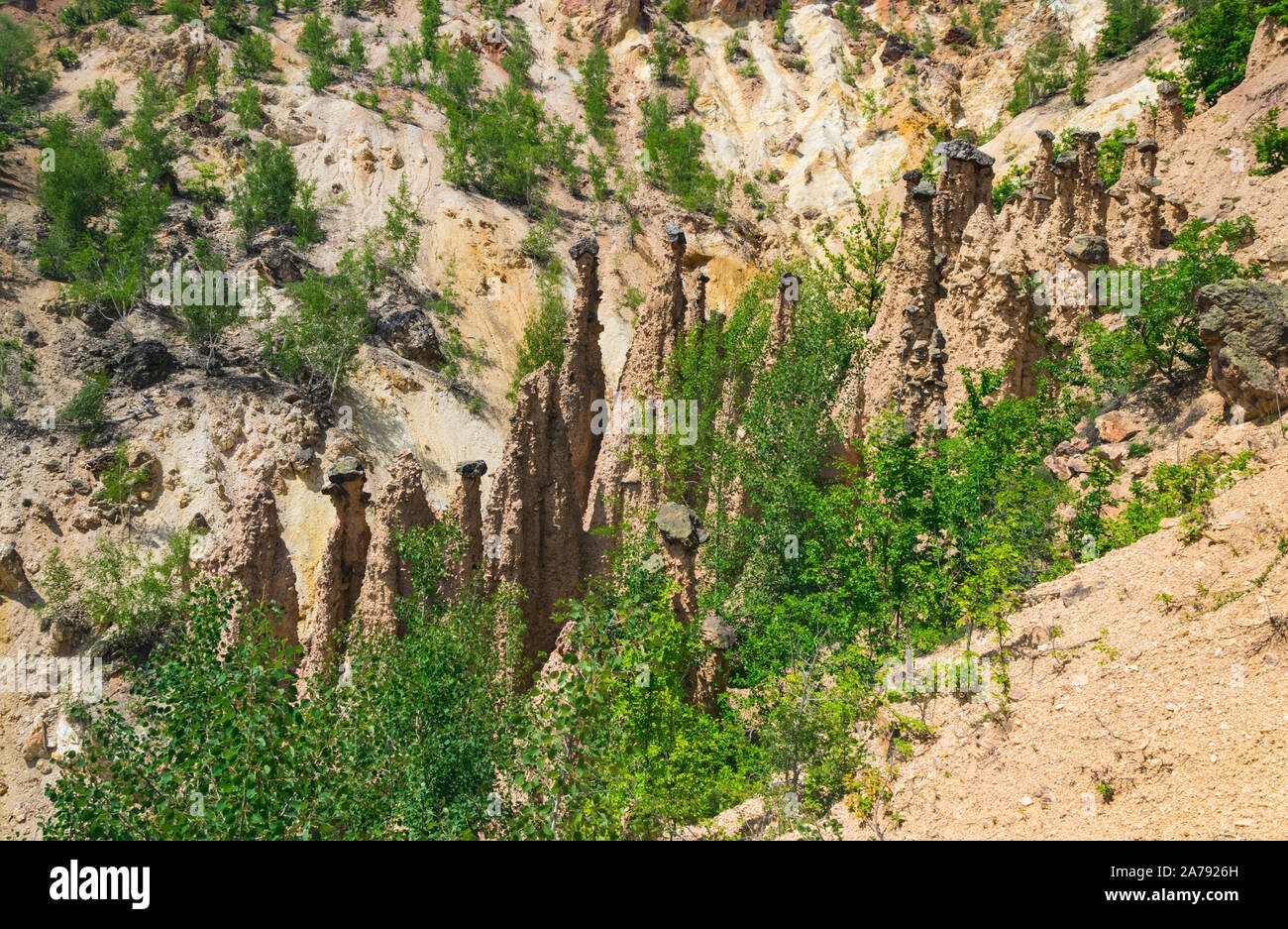 Struttura di roccia 'Djavolja Varos' fatta da una forte erosione (Devil's town) vicino Kursumlija sul sud della Serbia. È stato candidato per le nuove sette vaga naturale li Foto Stock