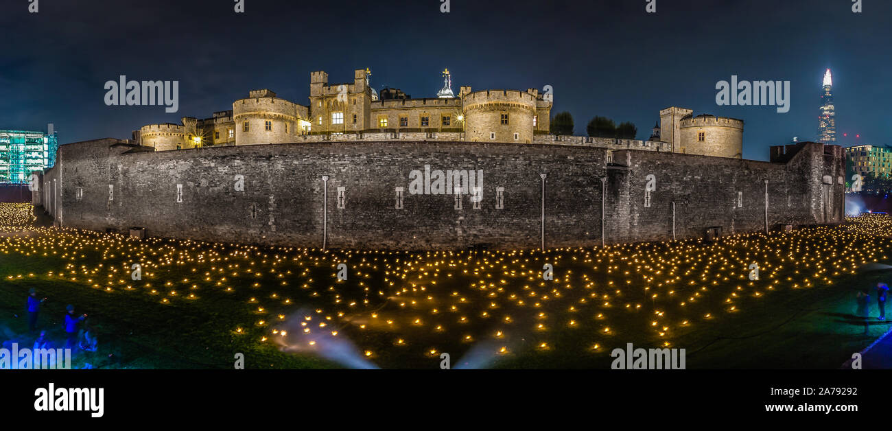 Al di là di approfondimento ombra presso la Torre di Londra. Per commemorare il centenario della fine della Prima Guerra Mondiale nel 1918. Foto Stock