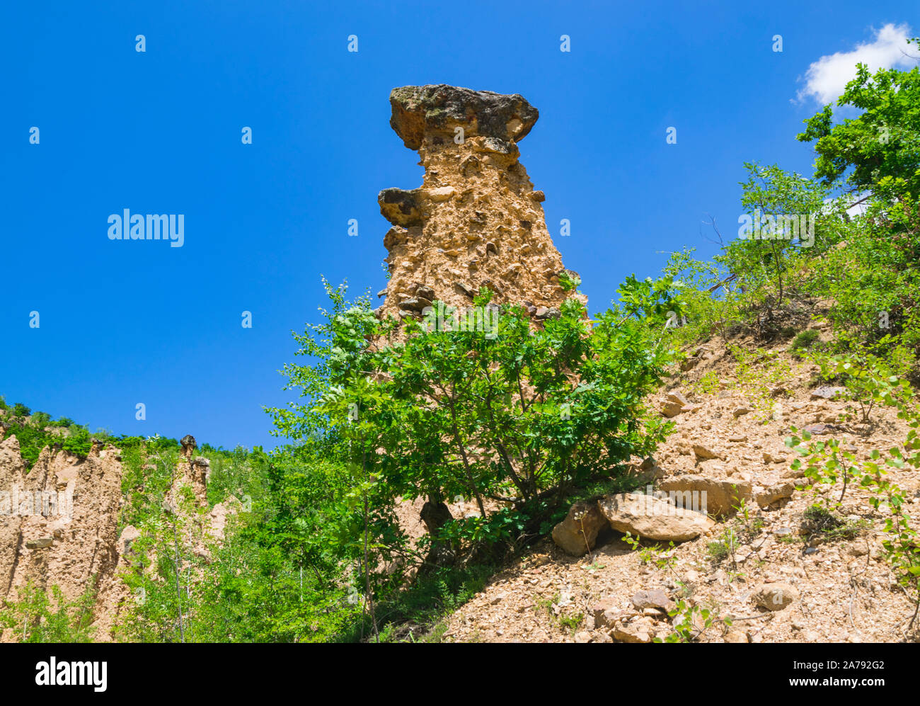 Struttura di roccia 'Djavolja Varos' fatta da una forte erosione (Devil's town) vicino Kursumlija sul sud della Serbia. È stato candidato per le nuove sette vaga naturale li Foto Stock