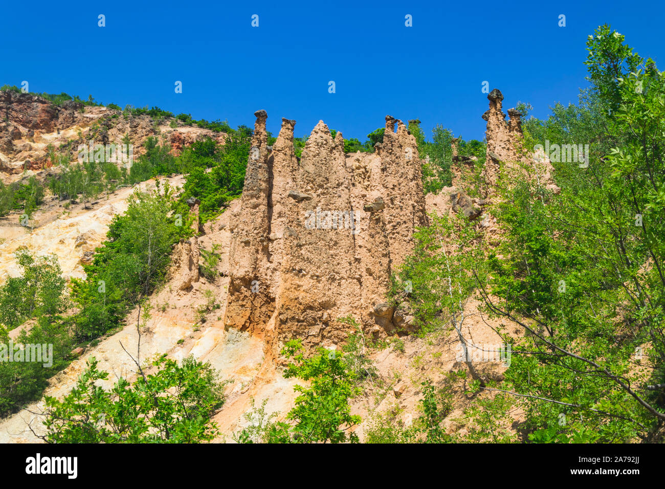 Struttura di roccia 'Djavolja Varos' fatta da una forte erosione (Devil's town) vicino Kursumlija sul sud della Serbia. È stato candidato per le nuove sette vaga naturale li Foto Stock