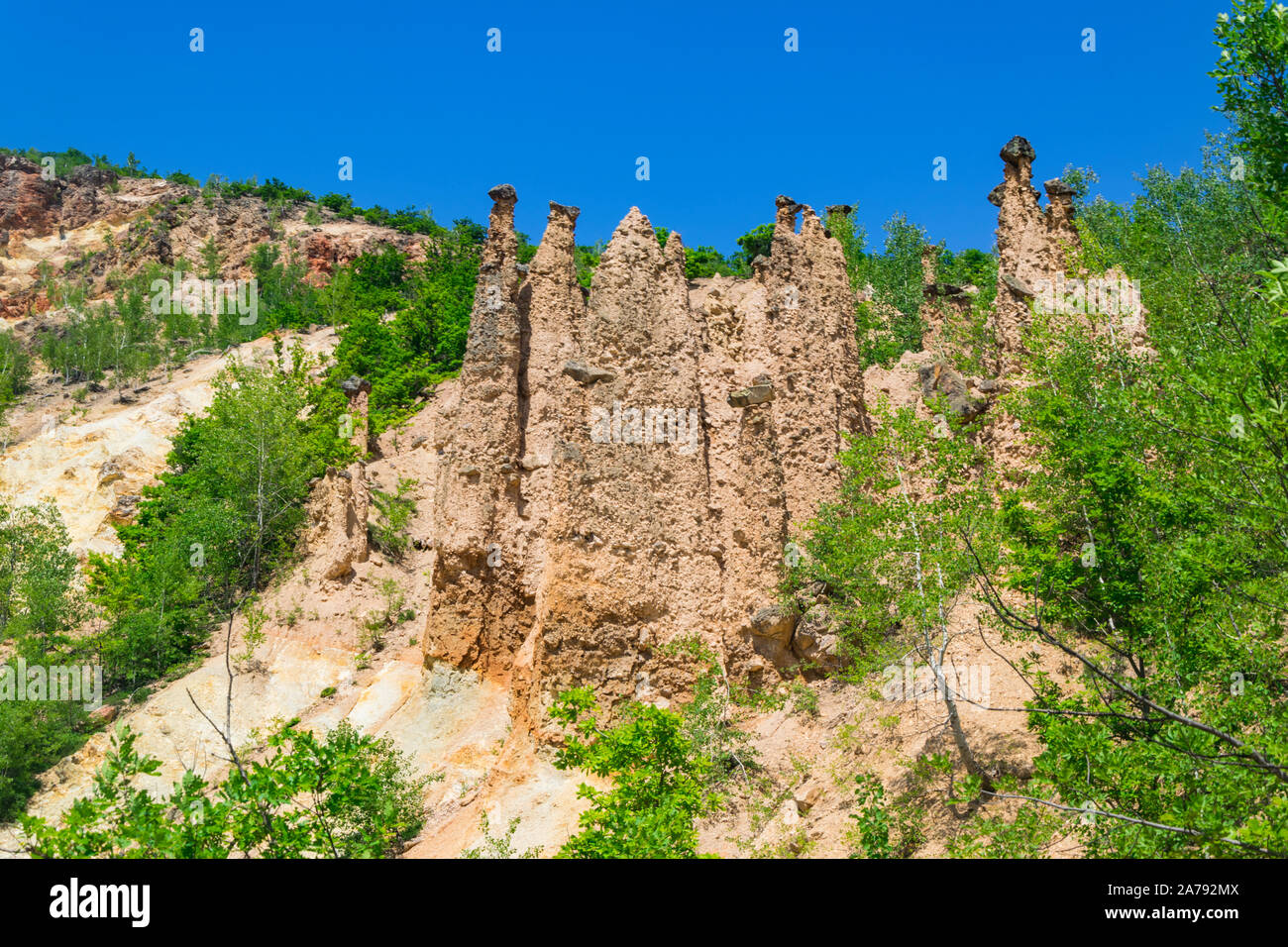 Struttura di roccia 'Djavolja Varos' fatta da una forte erosione (Devil's town) vicino Kursumlija sul sud della Serbia. È stato candidato per le nuove sette vaga naturale li Foto Stock