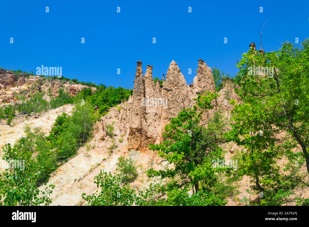 Struttura di roccia 'Djavolja Varos' fatta da una forte erosione (Devil's town) vicino Kursumlija sul sud della Serbia. È stato candidato per le nuove sette vaga naturale li Foto Stock
