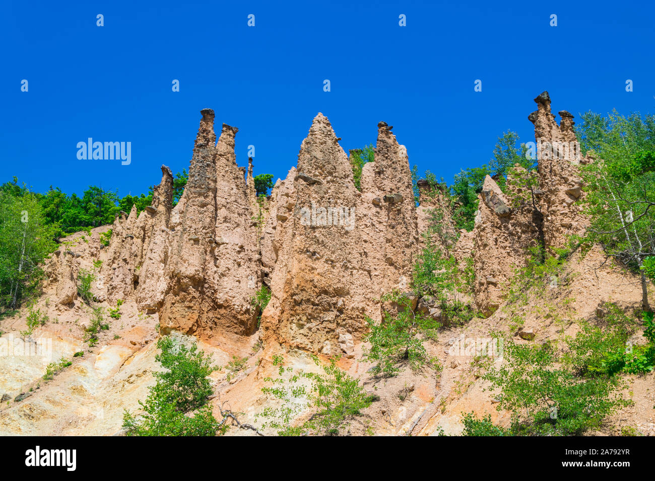 Struttura di roccia 'Djavolja Varos' fatta da una forte erosione (Devil's town) vicino Kursumlija sul sud della Serbia. È stato candidato per le nuove sette vaga naturale li Foto Stock
