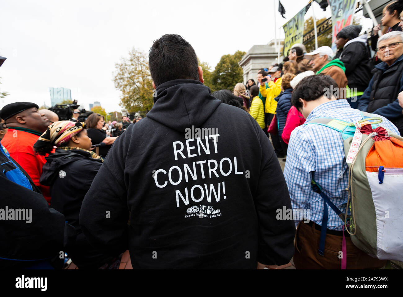 Ottobre 29, 2019. Boston, MA. Gli attivisti e i legislatori hanno tenuto un rally a sostegno di un disegno di legge (H 3924) che consentirebbe il ritorno del controllo di affitto in Ma Foto Stock