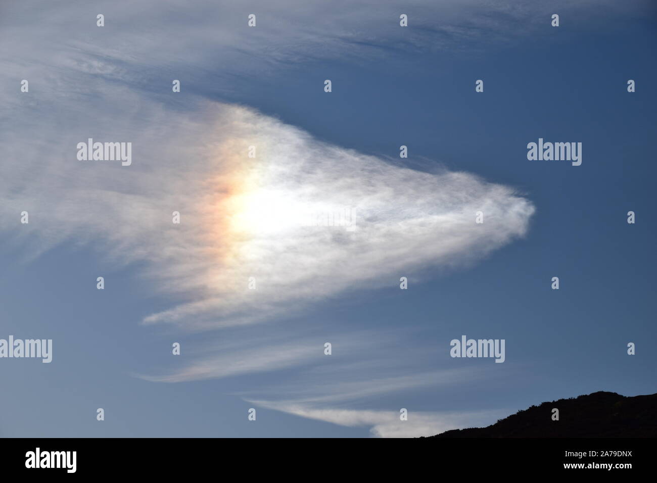 Capsula spaziale come cloud oltre il roaches Staffordshire Foto Stock