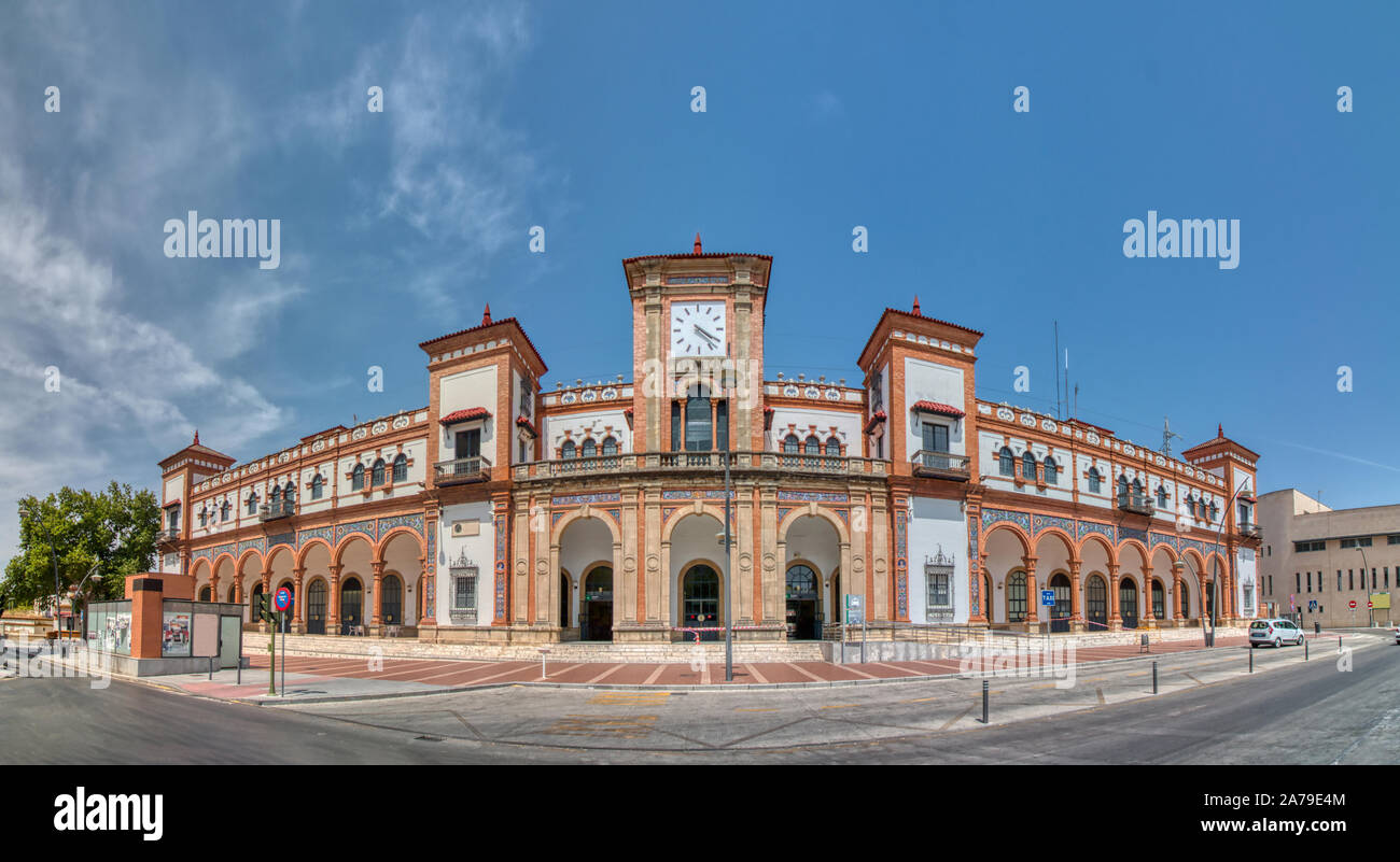 Jerez de la Frontera, Cadice, Spagna - 23 Giugno 2019: vista panoramica della stazione ferroviaria di Jerez de la Frontera, Cadice, Spagna Foto Stock