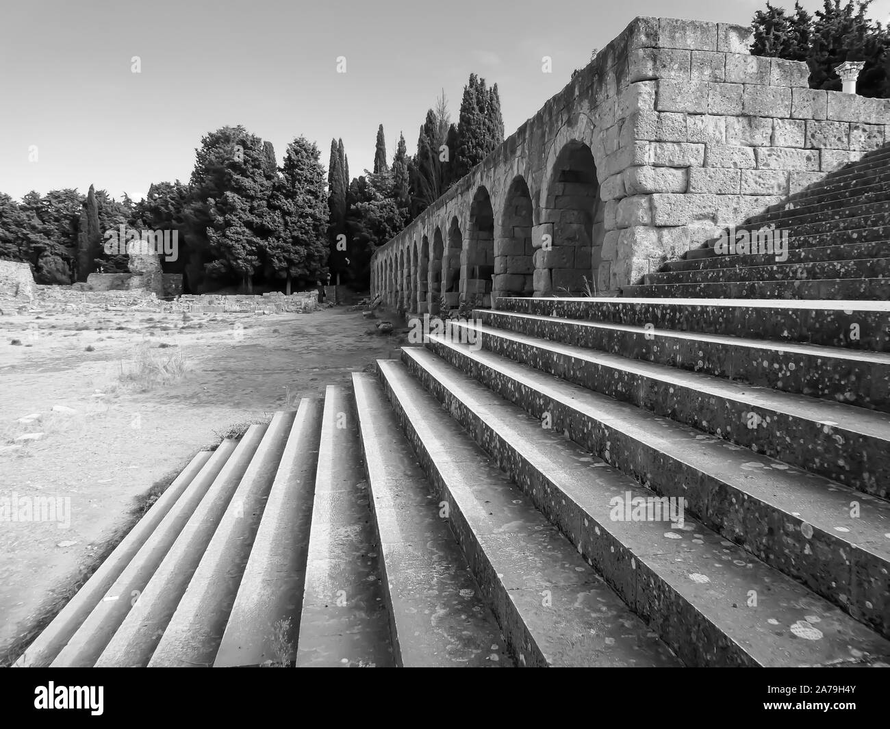 In bianco e nero vista laterale della scalinata del tempio di guarigione Asclepeion Foto Stock