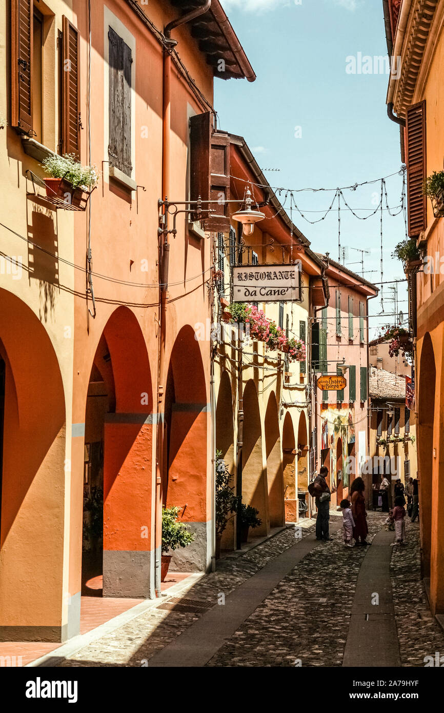 Emilia Romagna - Dozza - Il Villaggio verniciato Foto Stock