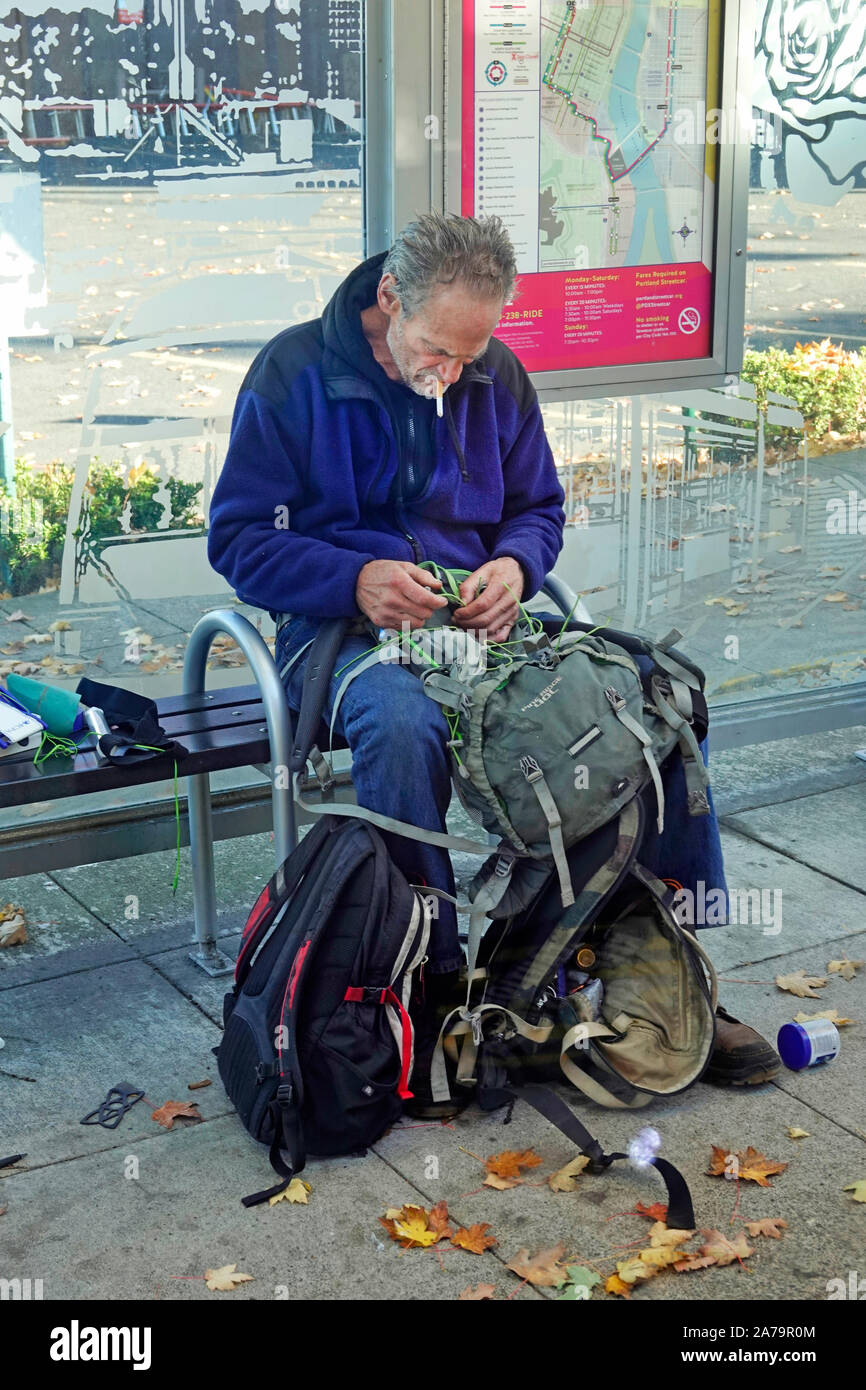 Quasi 4.100 persone sono rimaste senza tetto nelle città di Portland, Oregon, la maggior parte di essi vive in città. Più di 2.000 sono dormire fuori ogni vicina Foto Stock