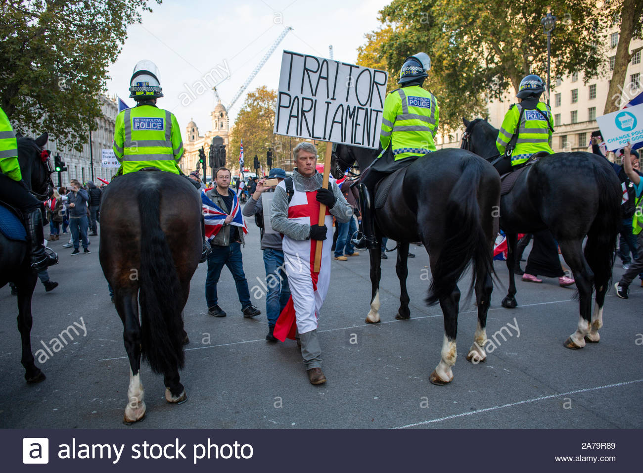 Londra, Regno Unito. 31 ott 2019. Un lasciare mans lasciare marzo ha avuto luogo a Westminster in segno di protesta per la mancata consegna di Brexit. Vi wasa pesante presenza di polizia alla protesta e gli arresti sono stati effettuati. Credito: Clearpix/Alamy Live News Foto Stock