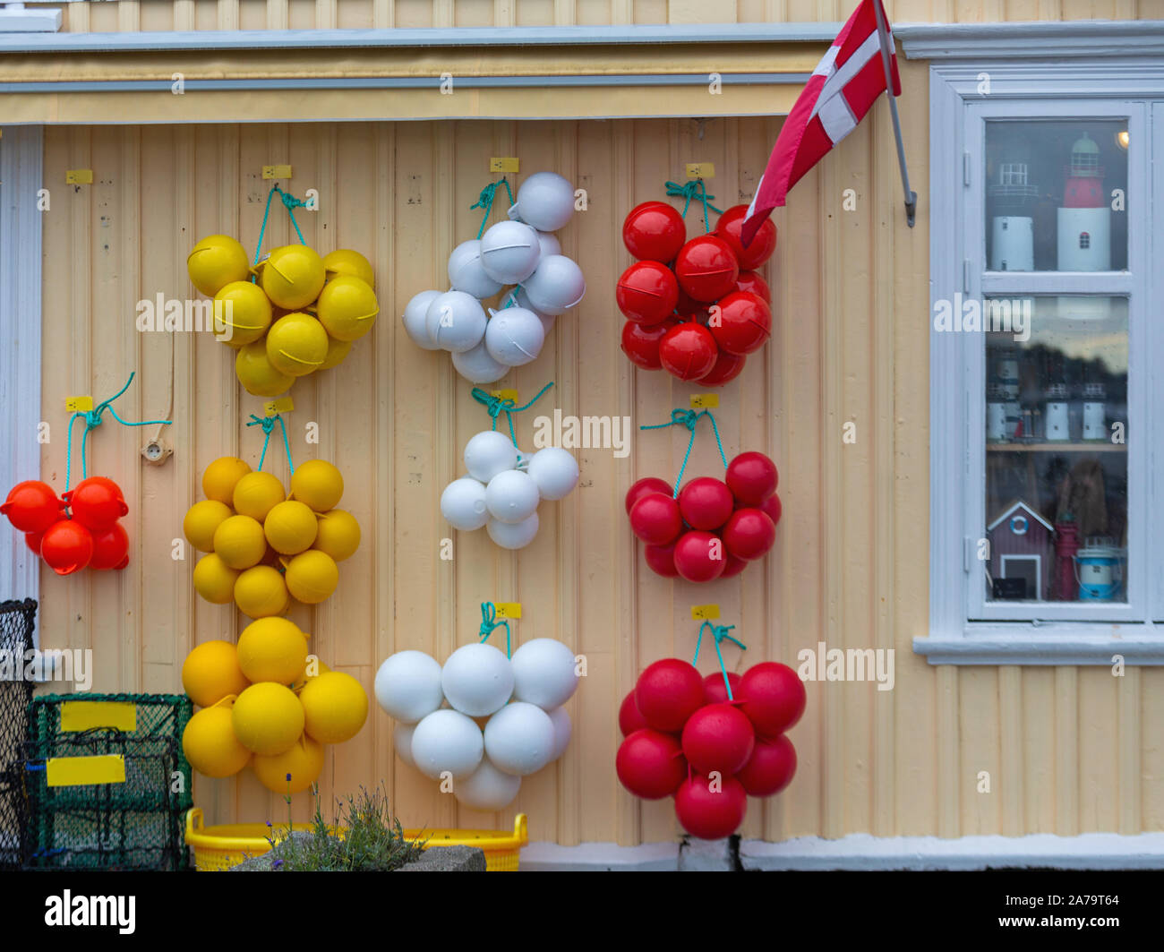 Nuova coloratissima imbarcazione parafanghi a sfera in cluster Foto Stock