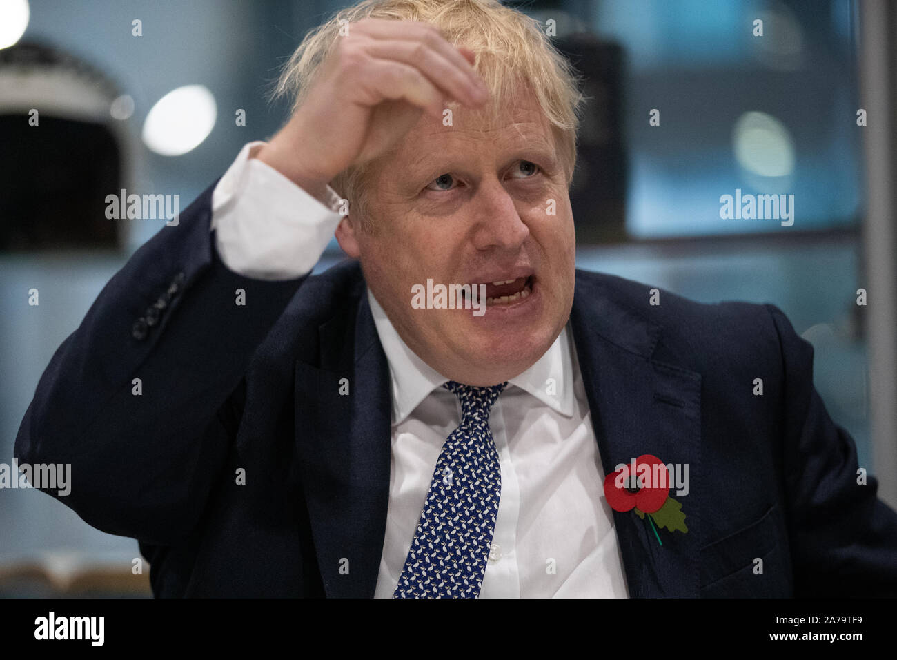 Il primo ministro Boris Johnson durante una visita alla Metropolitan Police training college in Hendon, a nord di Londra. Foto Stock