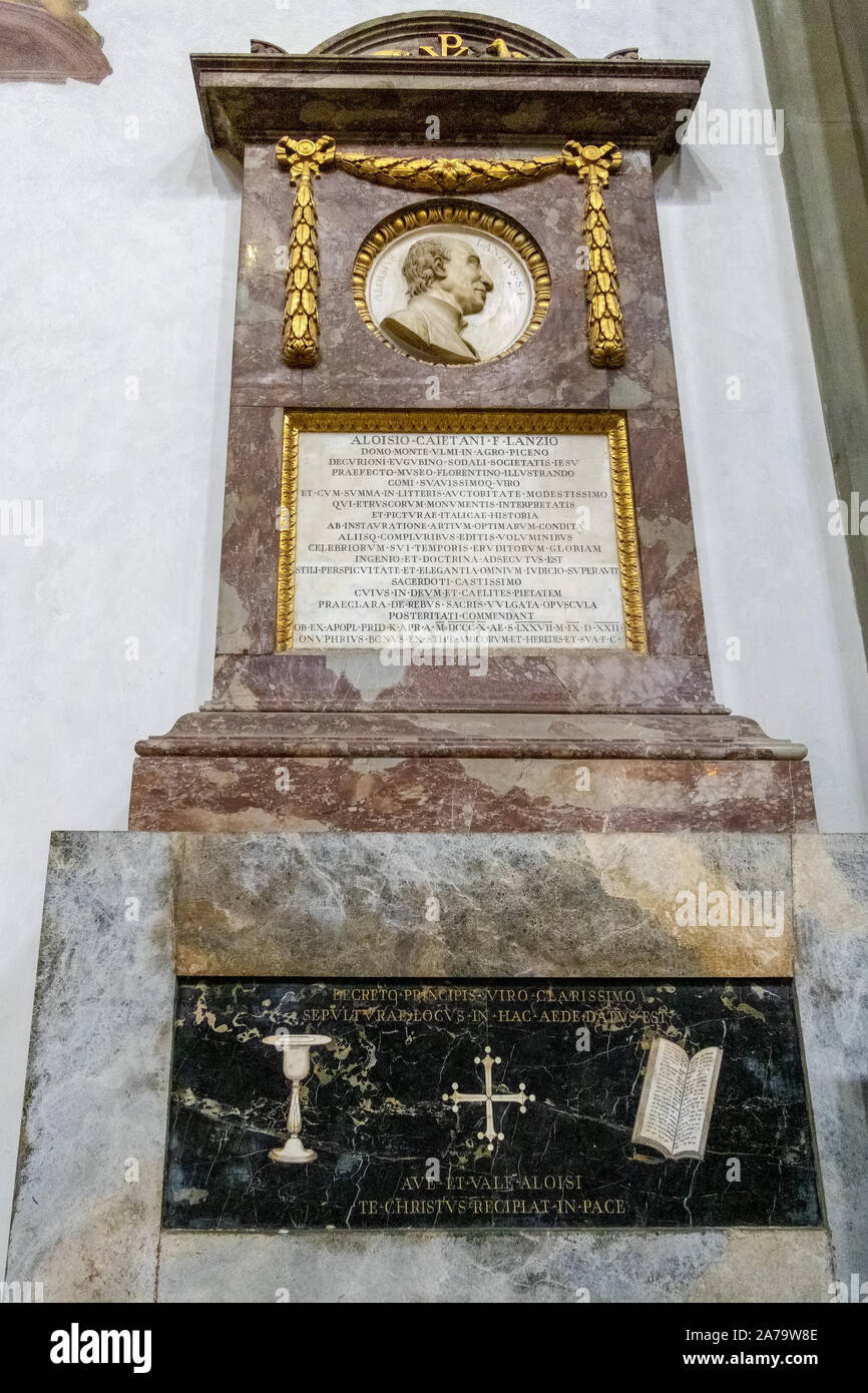 Firenze, Toscana/Italia - 19 Ottobre : Monumento a Luigi Lanzi nella chiesa di Santa Croce a Firenze il 19 ottobre 2019 Foto Stock
