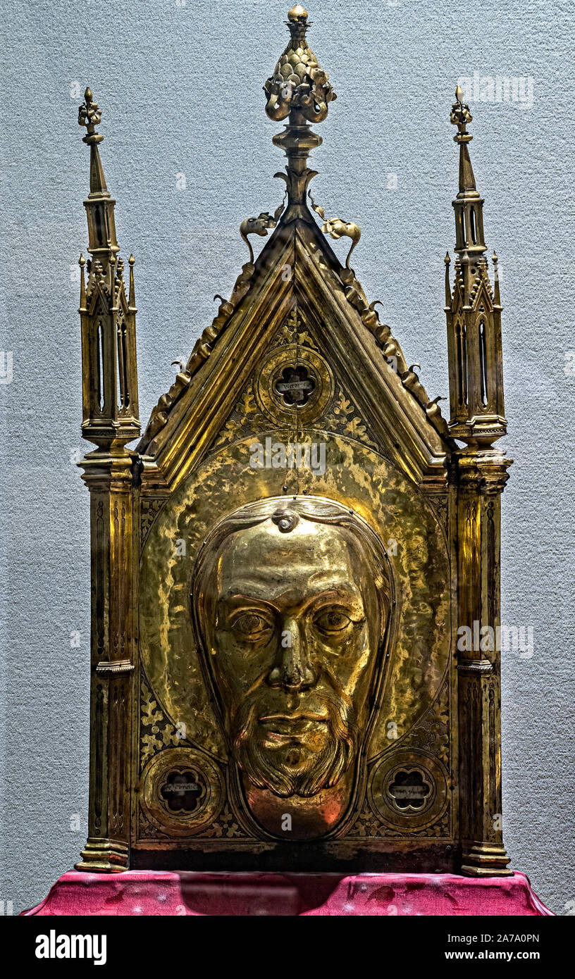 Italia Marche Osimo Museo Diocesano Reliquiario gotico di San Vittore sec XV | Italia Marche Osimo Museo Diocesano reliquiario gotico di San Vittore del XV secolo Foto Stock