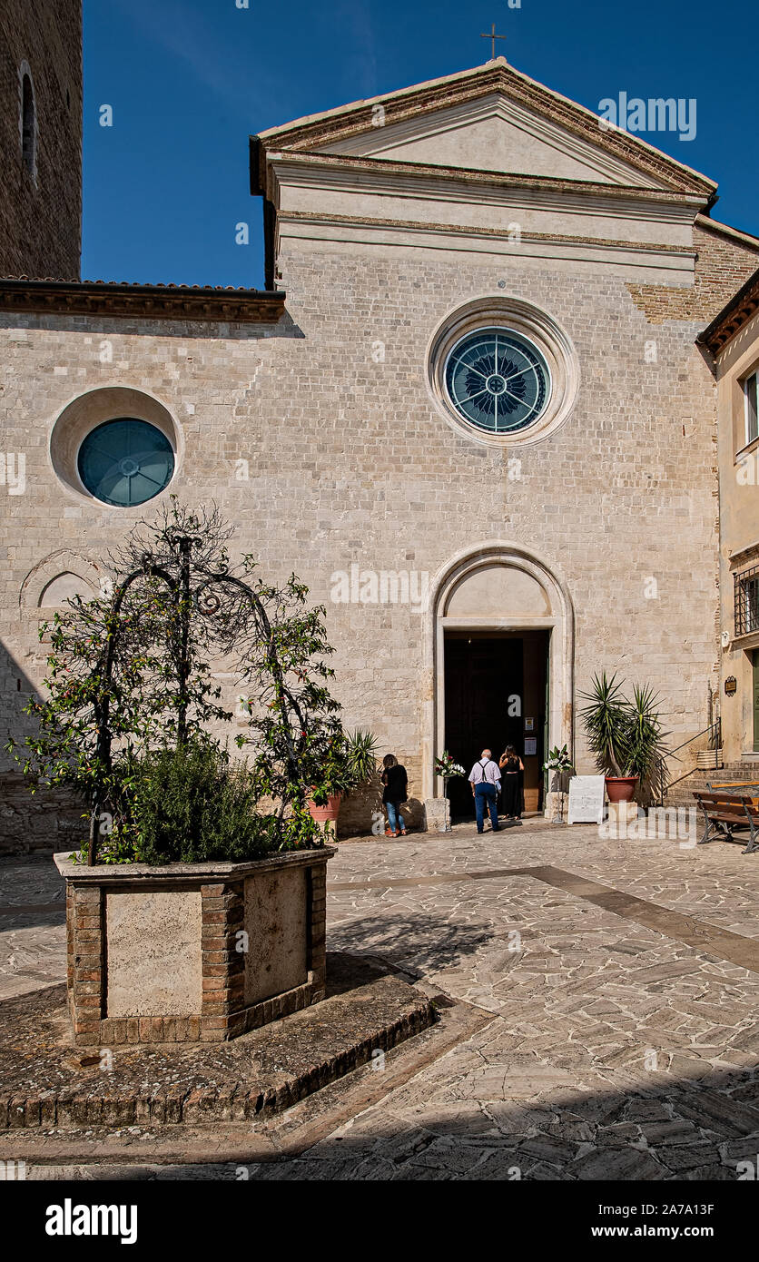 Italia Marche Osimo Cattedrale di San Leopardo| Italia Marche Osimo San Leopardo cattedrale Foto Stock