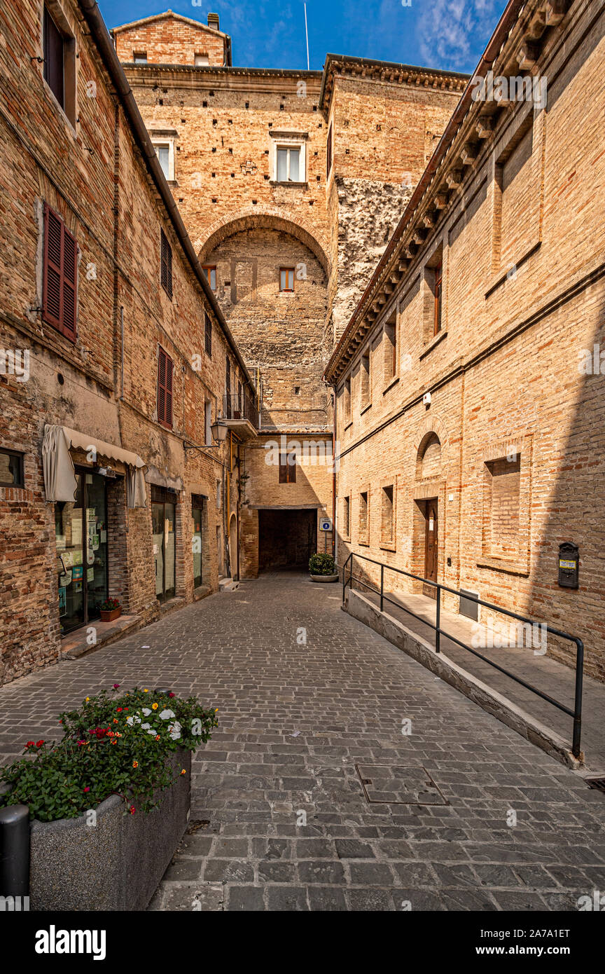 Italia Marche Osimo Porta San Giacomo iglobata nella Rocca Pontelliana 1487| Italia Marche Osimo Porta San Giacomo incorporato nella Rocca Pontelliana 1487 Foto Stock