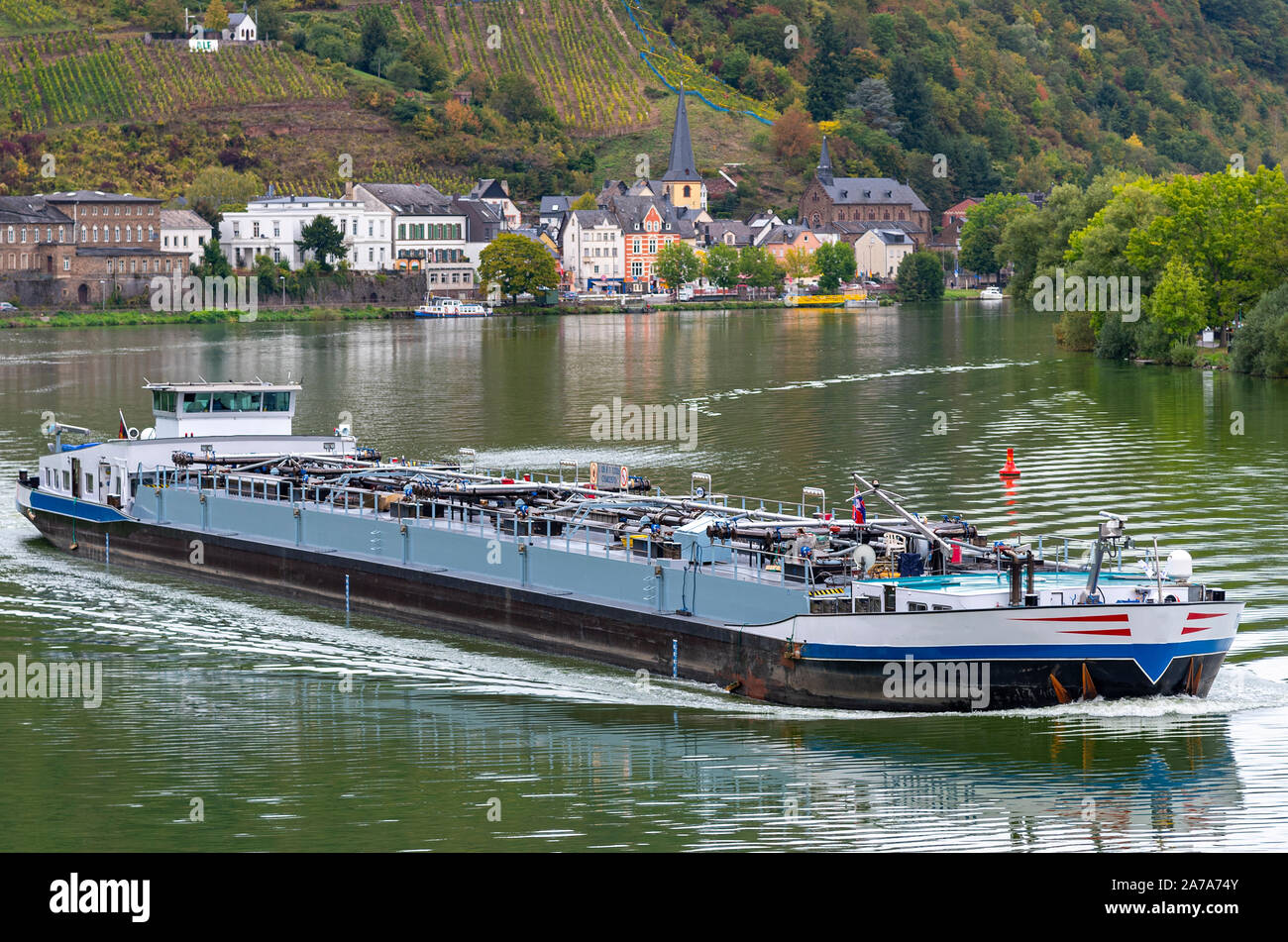 Nave cisterna sul fiume Mosella in Germania Foto Stock