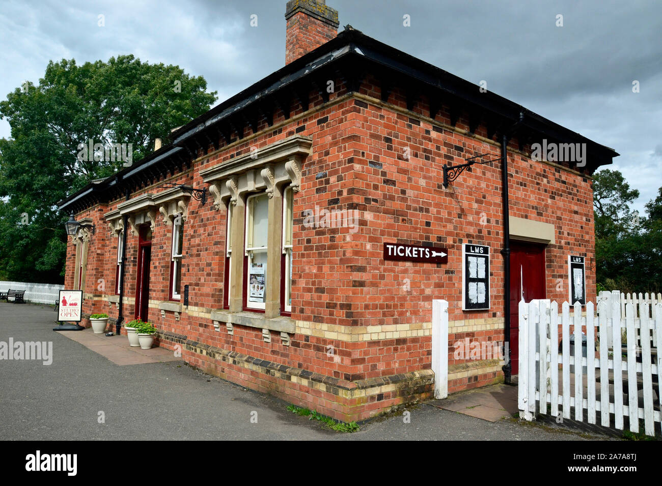 La linea di battaglia Stazione ferroviaria nei pressi del campo di battaglia di Bosworth Heritage Centre, Ambion Lane, Sutton Cheney, Nuneaton, Leicestershire, Regno Unito Foto Stock