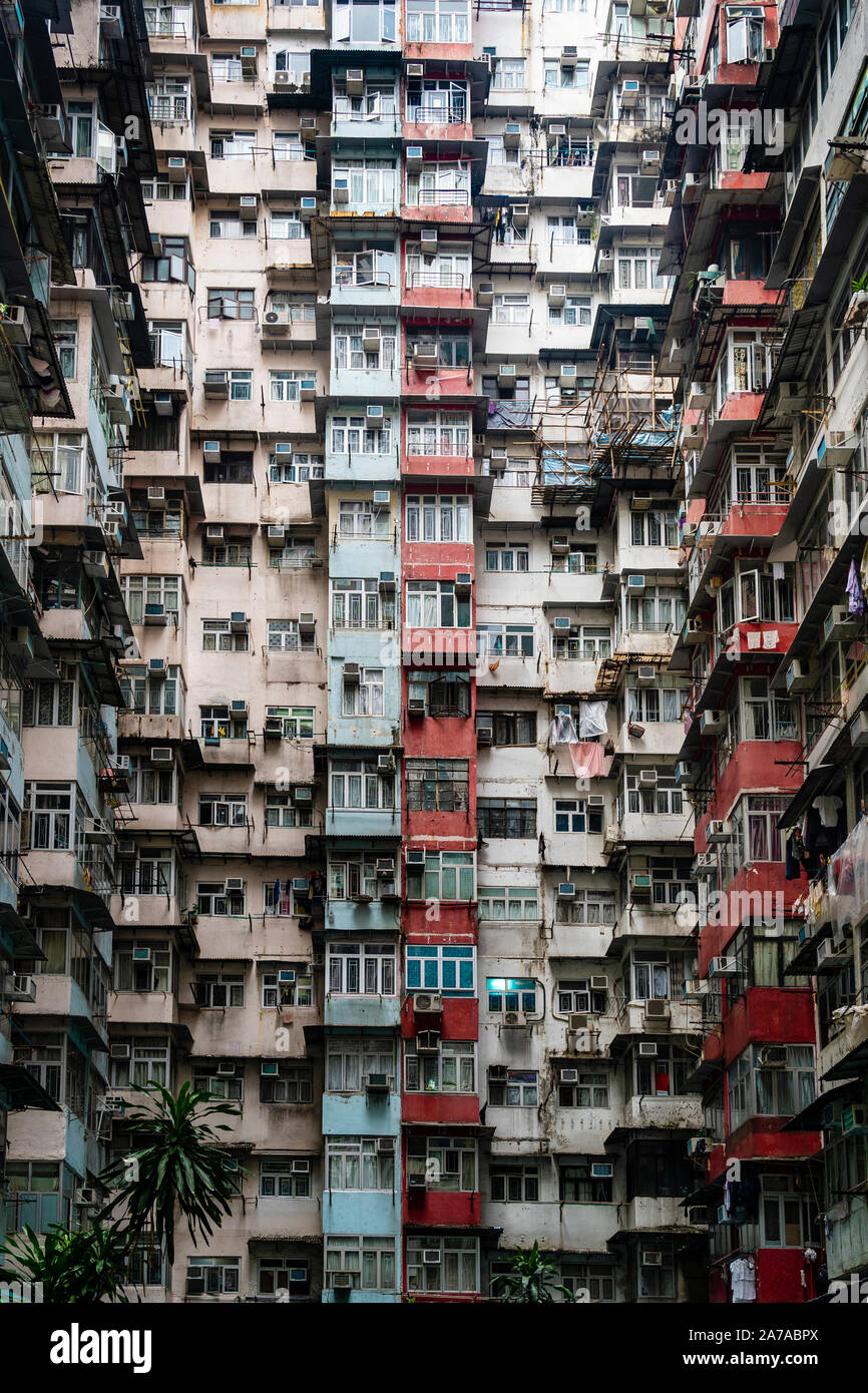 Densamente popolato residenziale urbana blocco appartamento Montane Mansion in Quarry Bay di Hong Kong Foto Stock