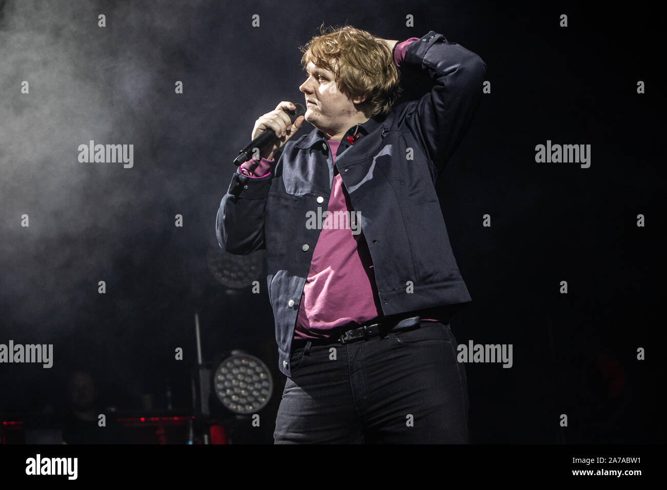 Milano Italia. Il 30 ottobre 2019. La Scottish cantautore LEWIS CAPALDI suona dal vivo sul palco a Fabrique durante il 'Divinely banale per una misura infernale Tour'. Foto Stock