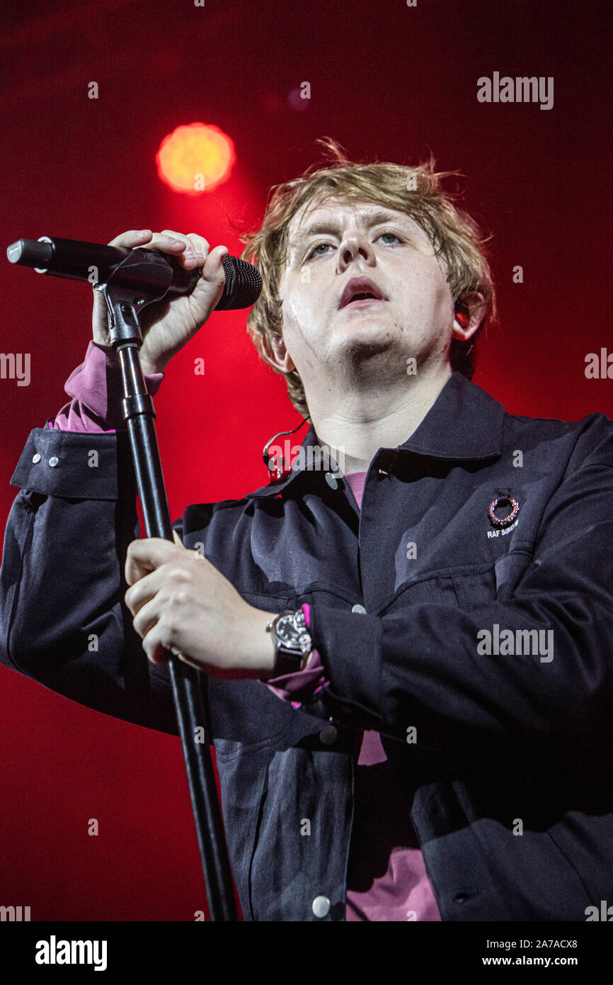 Milano Italia. Il 30 ottobre 2019. La Scottish cantautore LEWIS CAPALDI suona dal vivo sul palco a Fabrique durante il 'Divinely banale per una misura infernale Tour'. Foto Stock