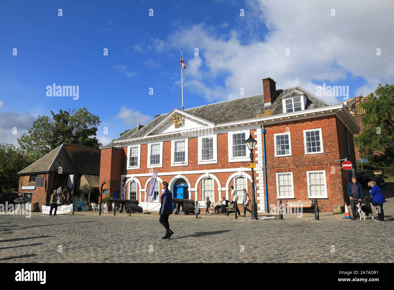 Historic Quay House, utilizzati nell'industria di lana per la memorizzazione nel 1680s, ora Custom House Visitor Center, a Exeter il Quayside, nel Devon, Regno Unito Foto Stock