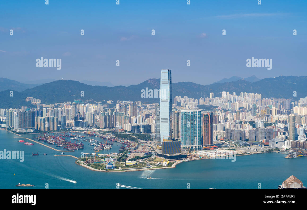 Il giorno dello skyline di West Kowloon dal picco di Hong Kong, Cina Foto Stock