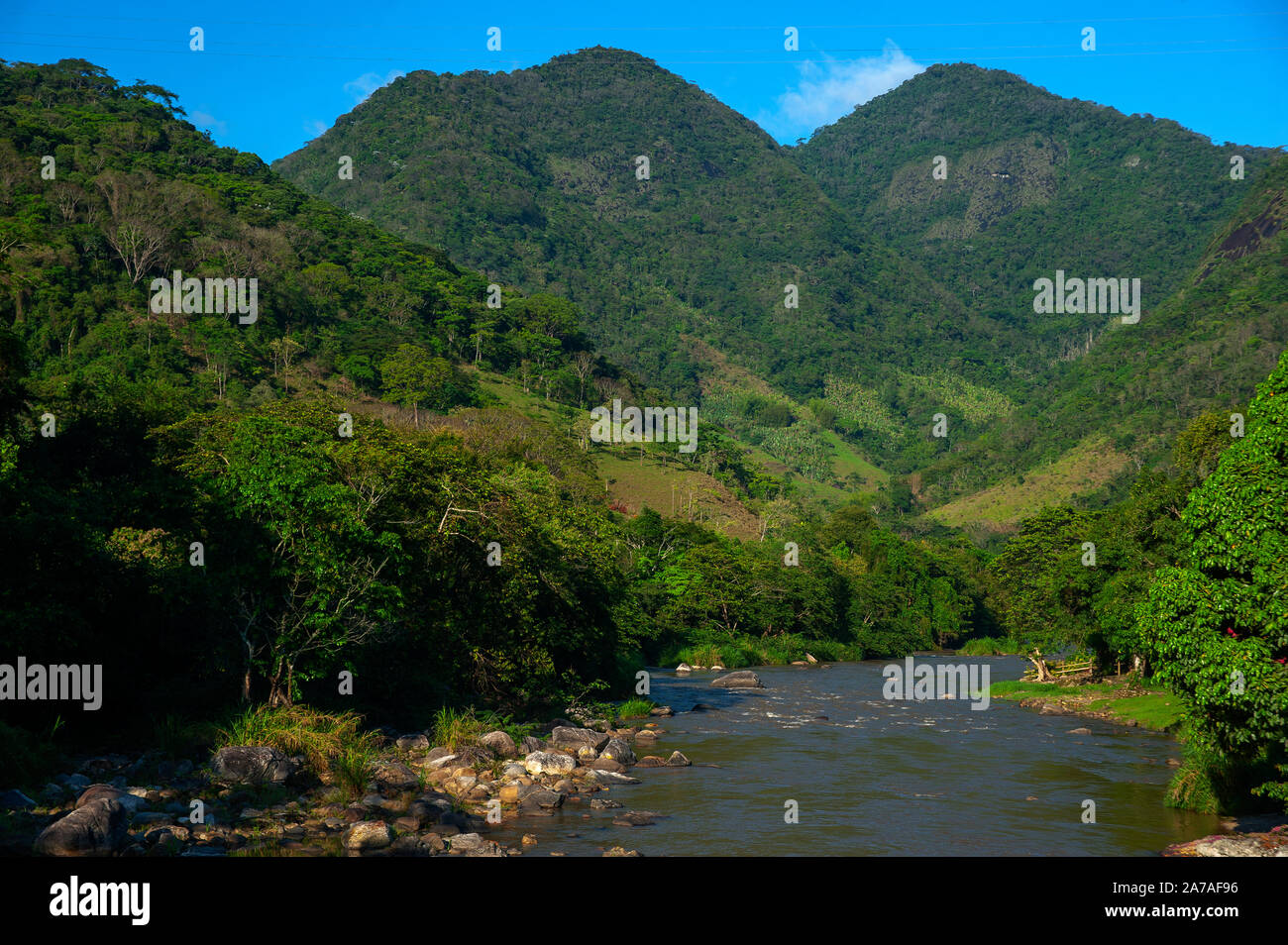 Macaé river a Arraial do Sana, un luogo che attrae l'avventura e gli amanti della natura e di Rio de Janeiro, Brasile Foto Stock