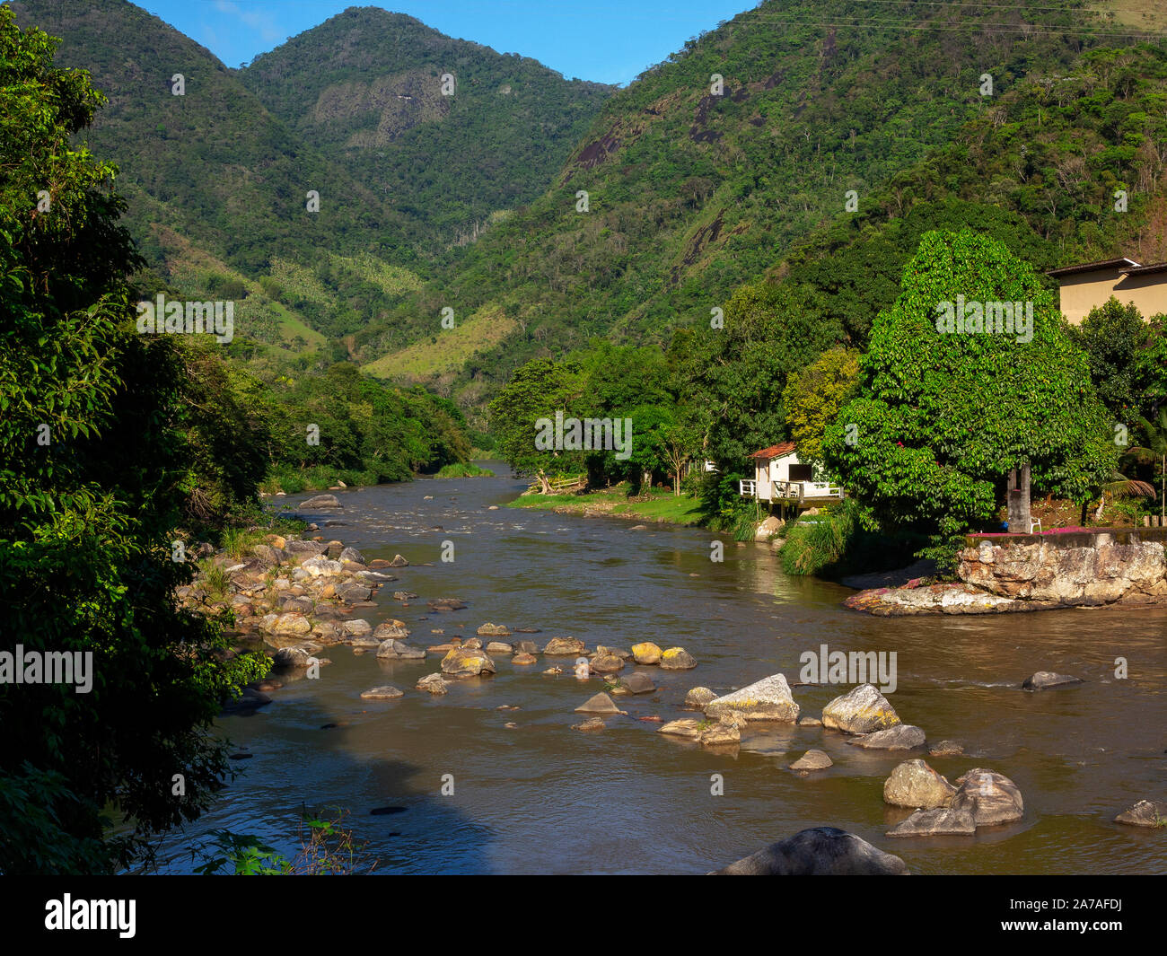 Macaé river a Arraial do Sana, un luogo che attrae l'avventura e gli amanti della natura e di Rio de Janeiro, Brasile Foto Stock