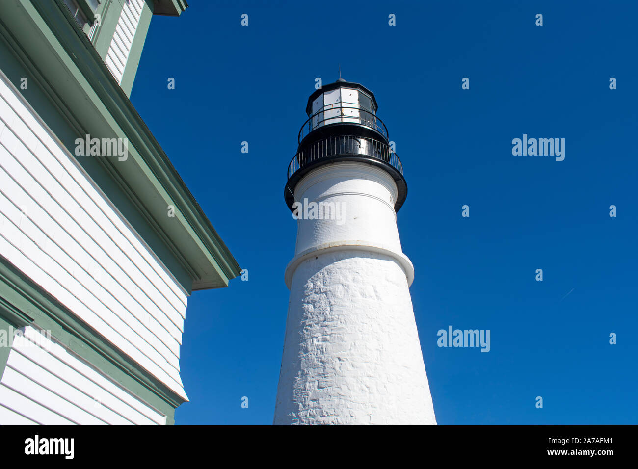 Portland Head Lighthouse tower vista dalla base del faro di Fort Williams Park a Cape Elizabeth, Maine -04 Foto Stock