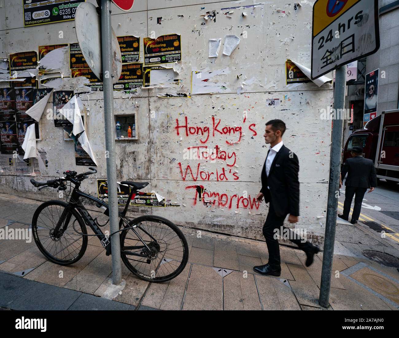 Pro-democrazia graffiti spruzzato sulla parete nel distretto centrale di Hong Kong Foto Stock