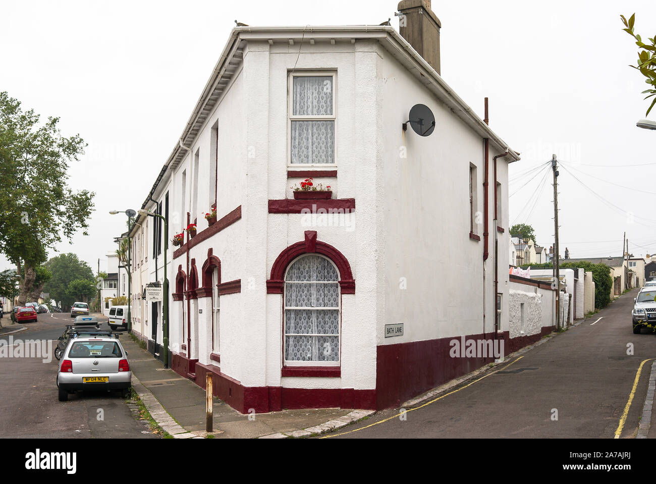 A forma di cuneo corner house nei sobborghi di Torquay Devon England Regno Unito Foto Stock