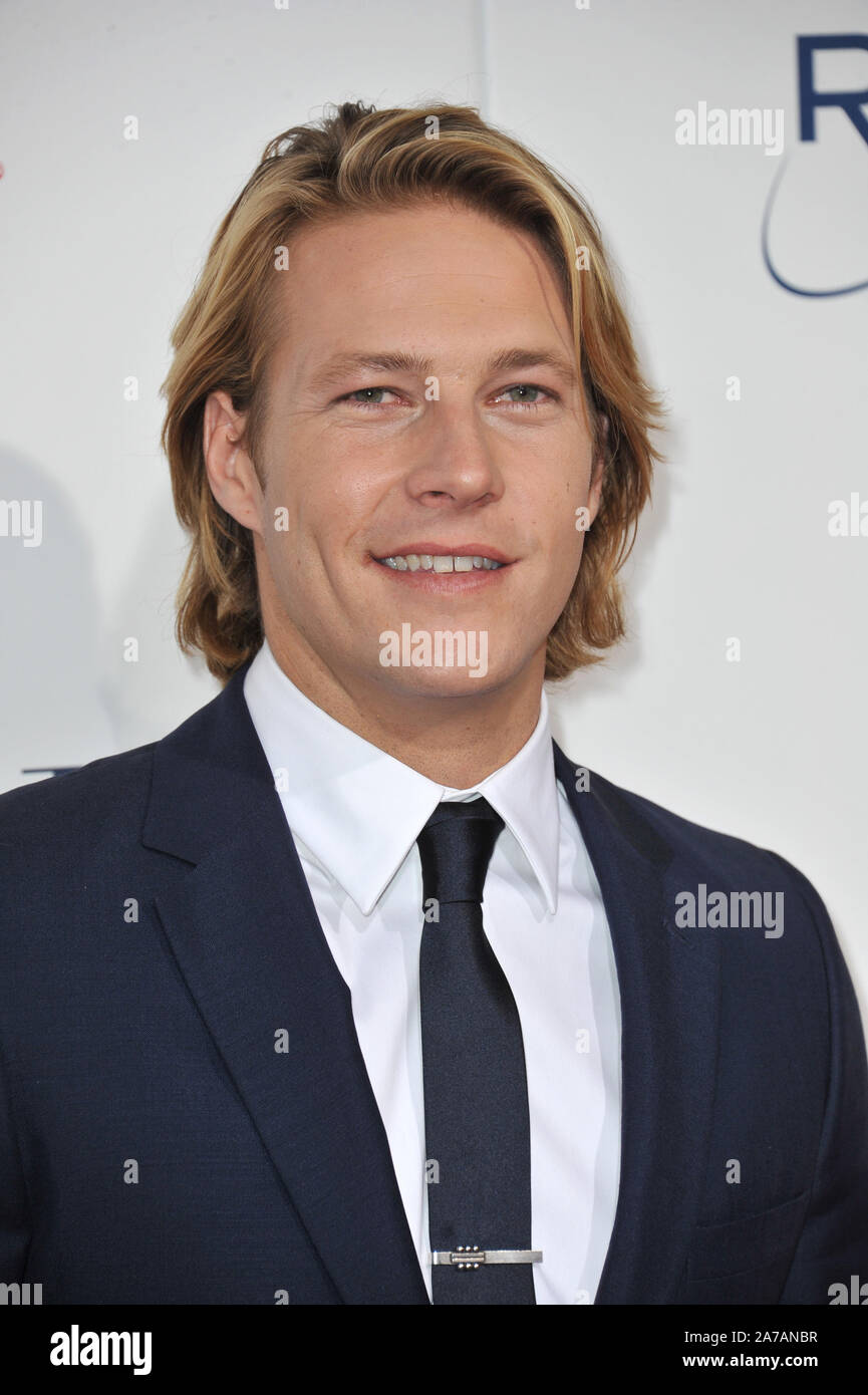 LOS ANGELES, CA - Ottobre 7, 2014: Luke Bracey alla premiere mondiale del suo film "Il meglio di me' al Regal Cinemas la Live. © 2014 Paul Smith / Featureflash Foto Stock