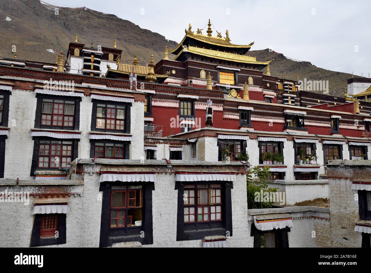 Monastero di Tashilhunpo in Shigatse è uno dei sei grandi monasteri di Ghelupa (o cappello giallo setta) in Tibet. Foto Stock