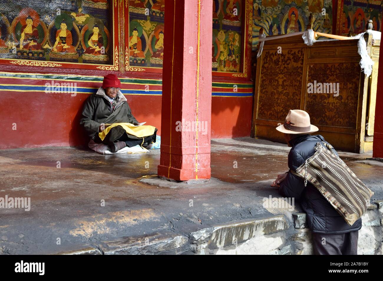 Monastero di TASHILHUNPO, Shigatse, nel Tibet - circa ottobre 2019: Uno dei sei grandi monasteri di Ghelupa (o cappello giallo setta) in Tibet. Foto Stock
