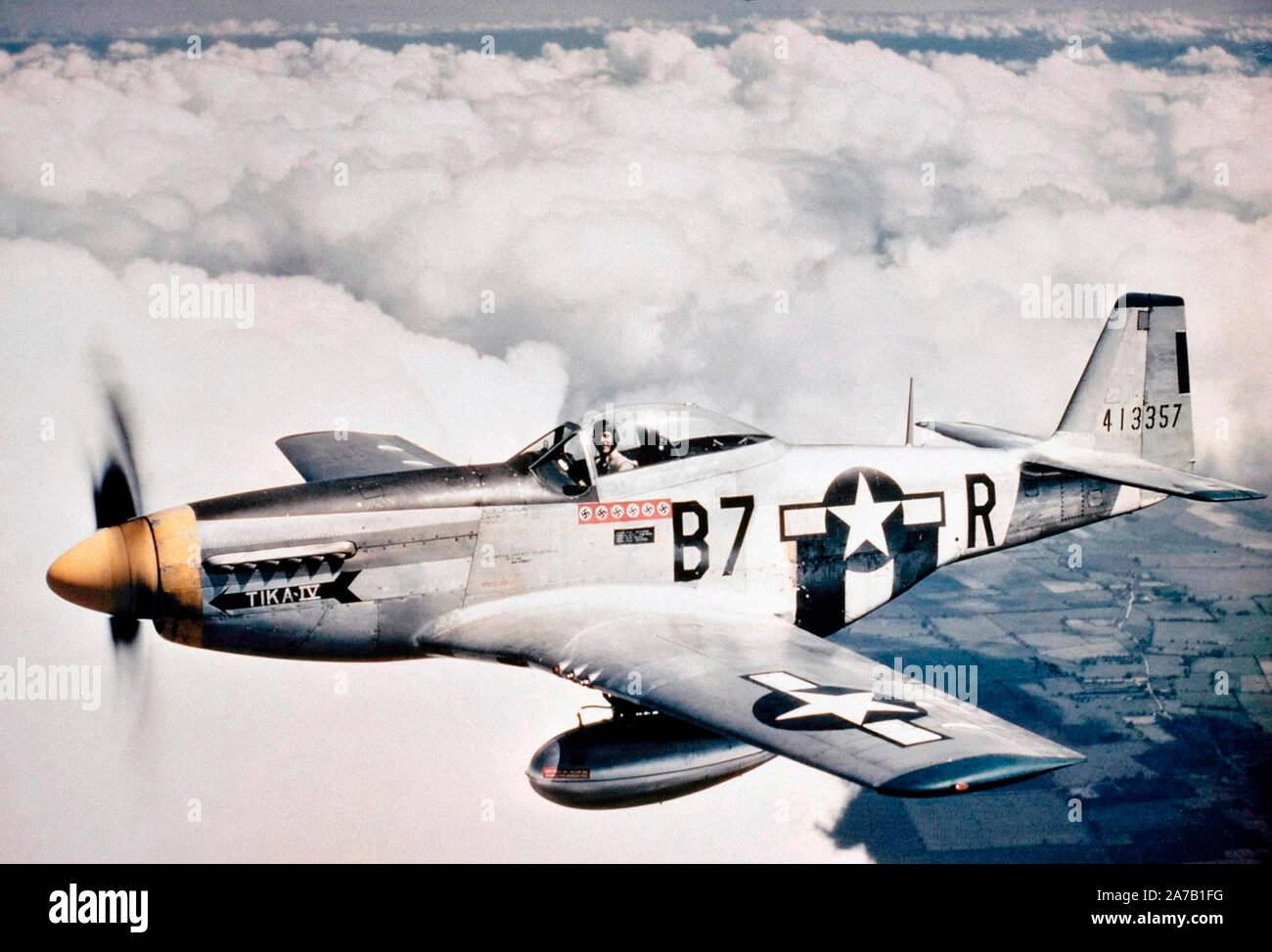 P-51D-5NA Mustang 44-13357; Lt Vernon Richards, Tika IV 8 AF / 374 FG / 361s t FG Foto Stock