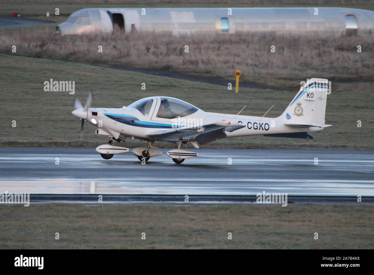 G-CKGO, un tutor Grob T1 azionato dalla Royal Air Force nella formazione elementare ruolo, a Prestwick International Airport in Ayrshire. Foto Stock