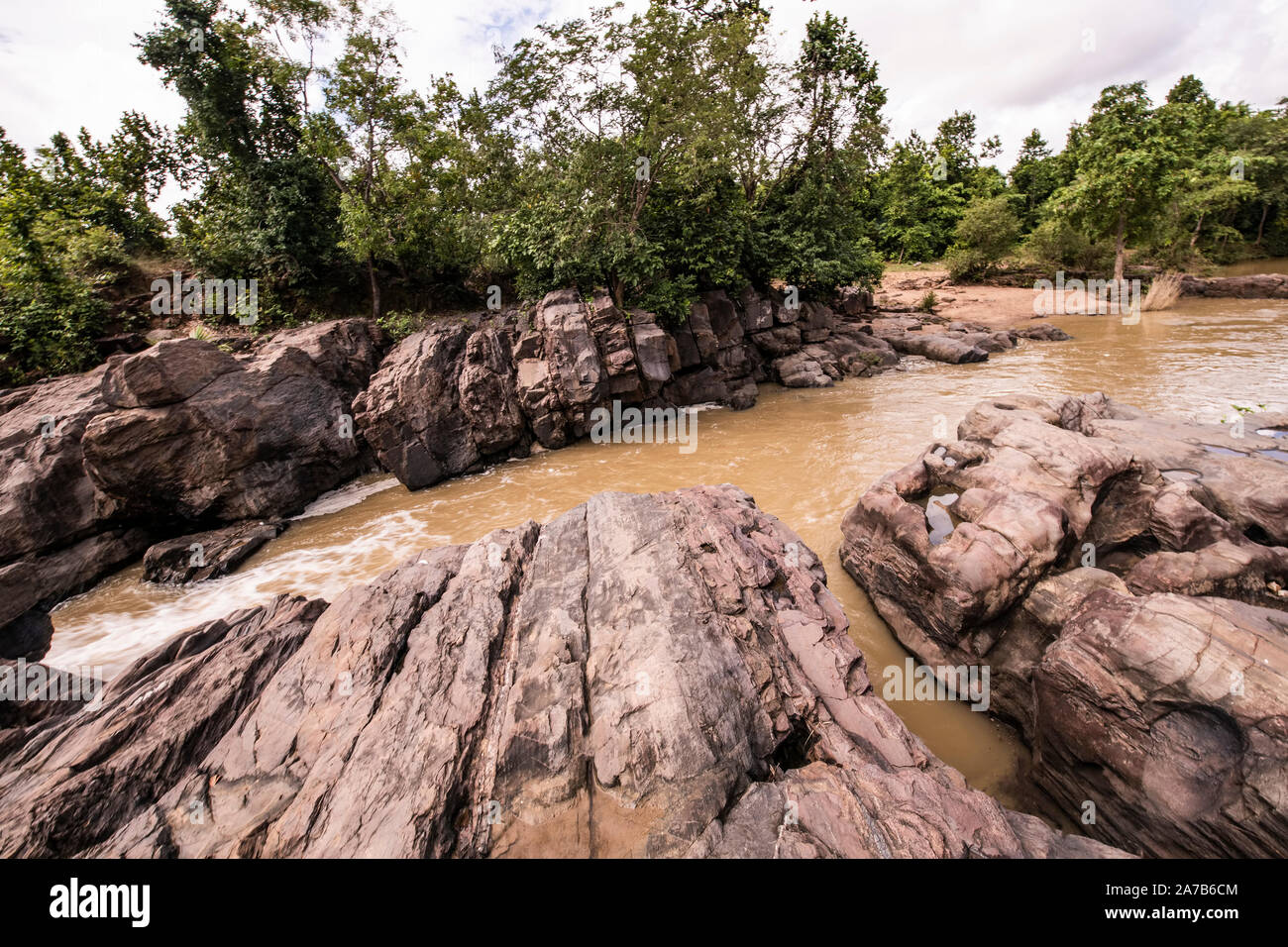 Fiume,Gharghra,fluente,rapidamente,,per,monsone,piogge,attraverso,rocky,gorges,Belpahari,Jhargram,West Bengal, Foto Stock