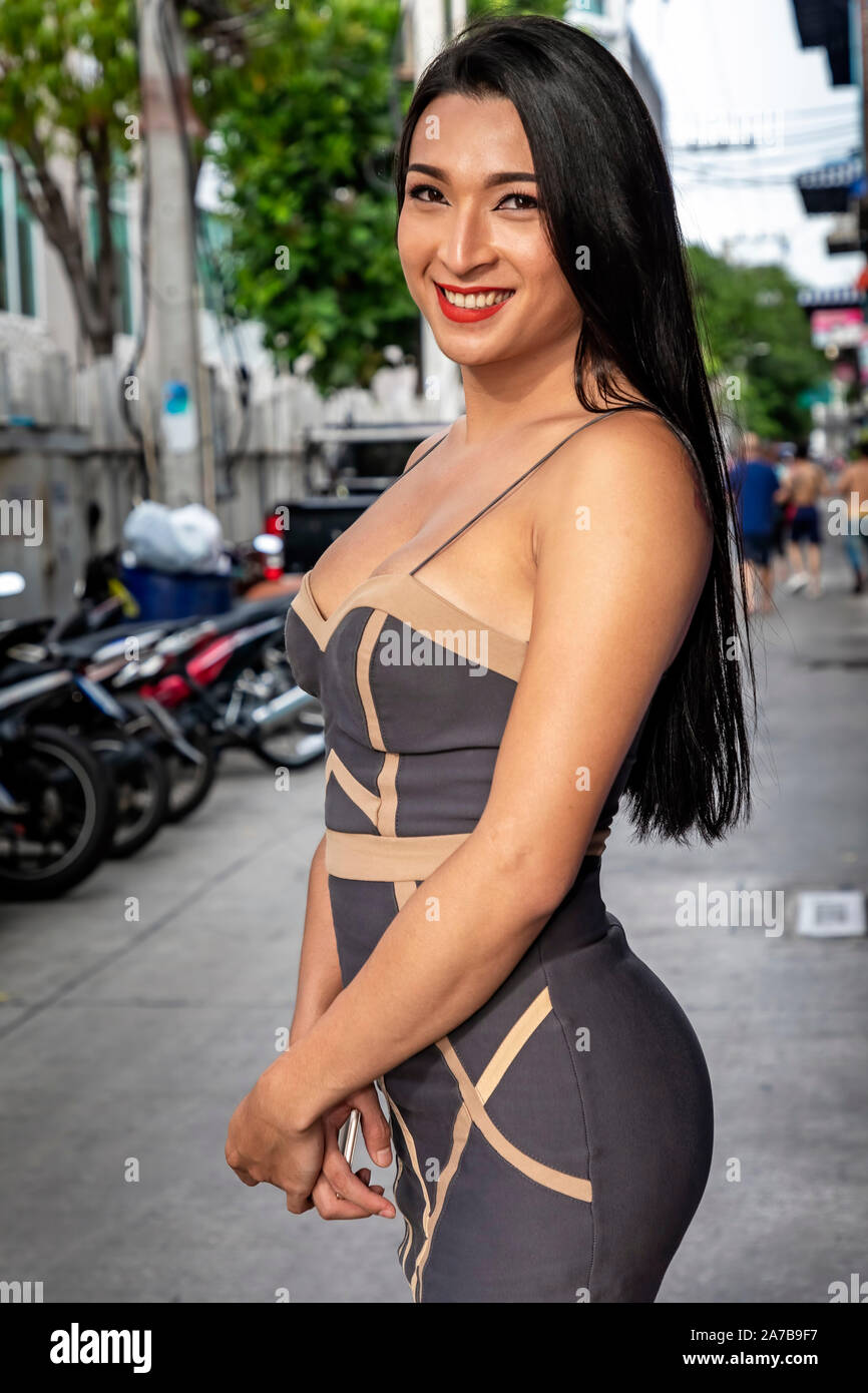 Thai ladyboy in posa di Pattaya, Chon Buri, Thailandia Foto Stock